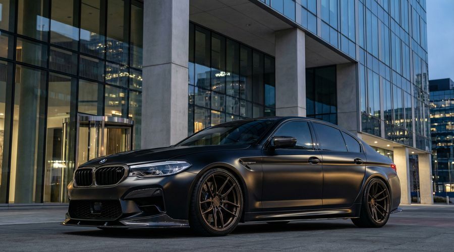 户外露出轿车改装视频